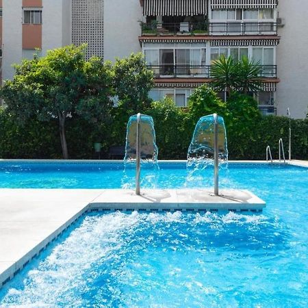 Central Beach Apartment With Free Parking And Pool マルベーリャ エクステリア 写真