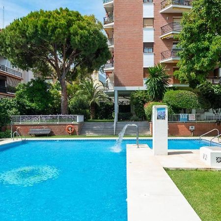 Central Beach Apartment With Free Parking And Pool マルベーリャ エクステリア 写真