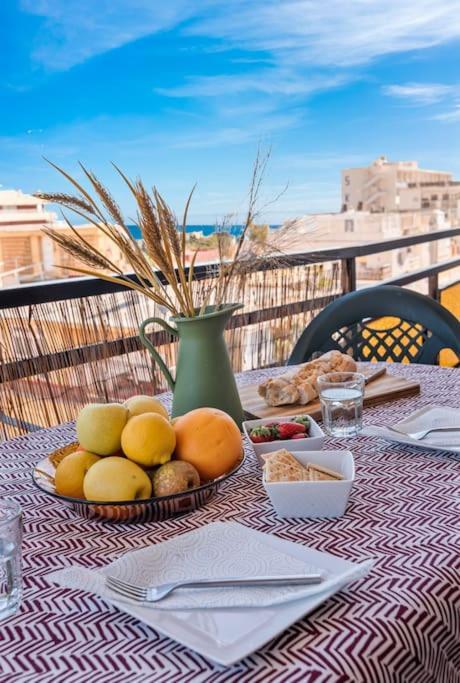Central Beach Apartment With Free Parking And Pool マルベーリャ エクステリア 写真