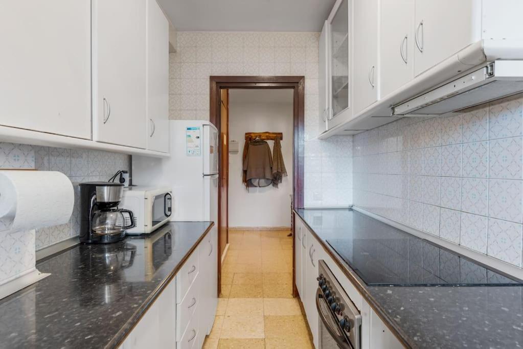 Central Beach Apartment With Free Parking And Pool マルベーリャ エクステリア 写真